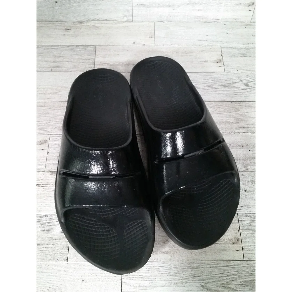 Oofos OOahh Sandals Black Open Toe Slip On Recovery Rubber Shoes Mens 7 Womens 9